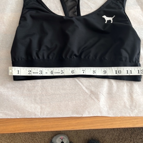Pink Victoria Secret Sports Bra 
Gently used. Excellent condition 
Size M - Picture 7 of 8